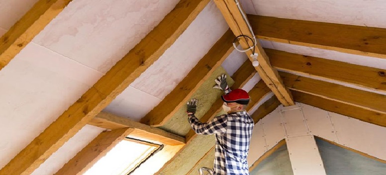 Isoler votre toiture est essentiel pour profiter d’un confort optimal tout au long de l’année.