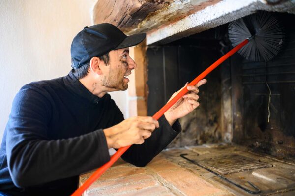 Réaliser un ramonage de cheminée : voici le procédé à suivre